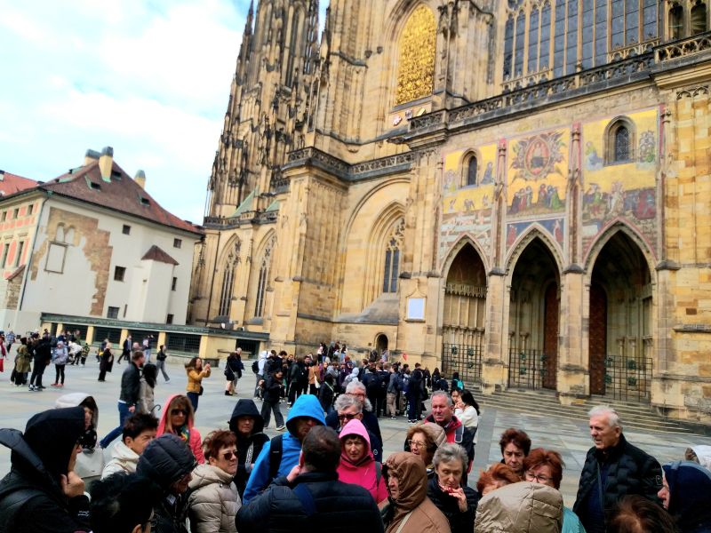 pred katedralo sv. Vida